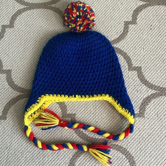 Superman hand knit crocheted winter beanie hat, 3-5 yrs - Picture 7 of 9